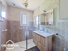 Thouars – Maison sur sous-sol, 4 chambres et grand terrain de 3 482 m² proche centre-ville