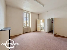Thouars centre – Bien à rénover 210 m² avec 3 garages – Fort potentiel locatif/activité tertiaire et libérale