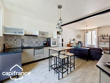 Thouars (79) – 69 m² Townhouse with 2 Bedrooms, Garage and Garden – Shops Within Walking Distance