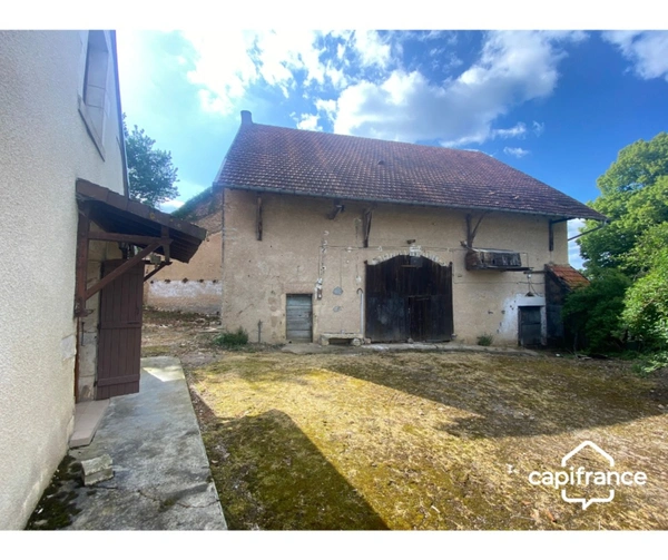 Maison 1820 et grange sur un terrain de 2068m² avec un fort potentiel – Champagney (39290)