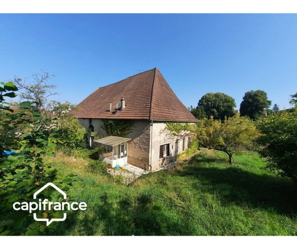 À vendre en exclusivité– Ancienne ferme du Château de Moissey, 158m² habitables+ dépendances sur 6979 m² de terrain