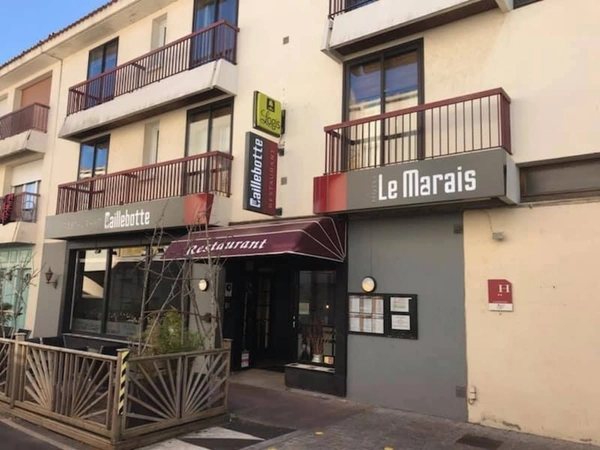 LOCAL DE RESTAURANT AU CENTRE VILLE CHALLANS avec mobilier et matériel