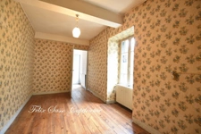 LUZ-SAINT-SAUVEUR (65), village house with great potential, 5 bedrooms, land and terrace