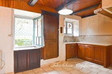 LUZ-SAINT-SAUVEUR (65), village house with great potential, 5 bedrooms, land and terrace