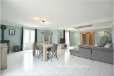 5 minutes from Argelès-Gazost 65400, superb house requiring no work with gîte and panoramic mountain views!