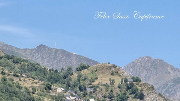 Viella, charmante maison de village T7 avec un beau potentiel et vue panoramique !