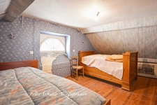 Viella, charming 7-room village house with great potential and panoramic views!