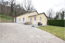 5 minutes from Argelès-Gazost 65400, superb house requiring no work with gîte and panoramic mountain views!