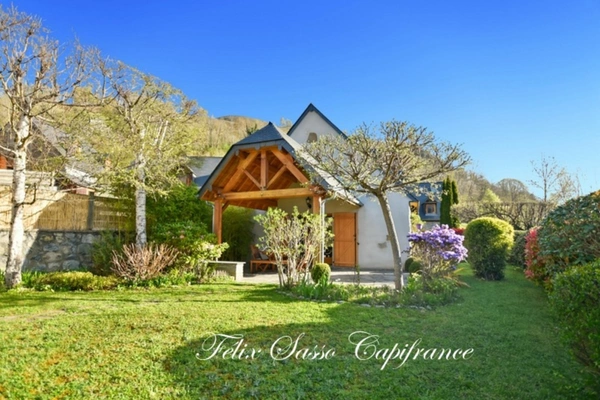 AUCUN (65),  maison de charme cosy T5 avec vue panoramique exceptionnelle !
