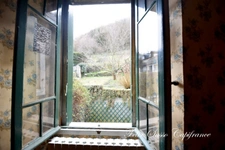 LUZ-SAINT-SAUVEUR (65), village house with great potential, 5 bedrooms, land and terrace