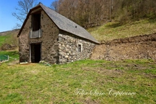  ESTAING (65), grange à rénover avec vue panoramique au coeur d'une vallée authentique.