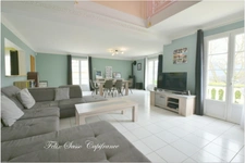 5 minutes from Argelès-Gazost 65400, superb house requiring no work with gîte and panoramic mountain views!