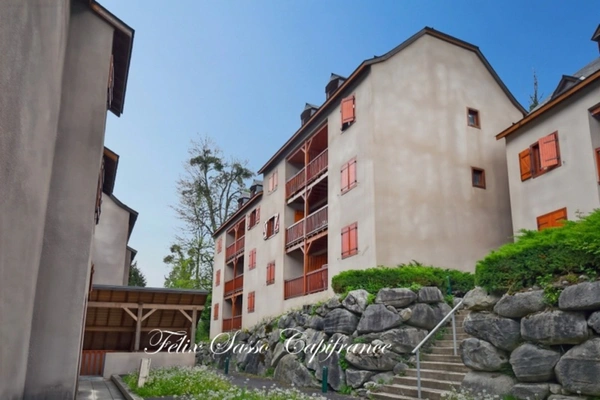CAUTERETS (65), bel appartement avec pisicine déalement situé, à 5 minutes des télécabines