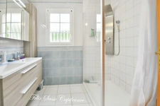 5 minutes from Argelès-Gazost 65400, superb house requiring no work with gîte and panoramic mountain views!