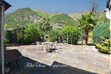 Viella, charming 7-room village house with great potential and panoramic views!