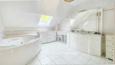 5 minutes from Argelès-Gazost 65400, superb house requiring no work with gîte and panoramic mountain views!