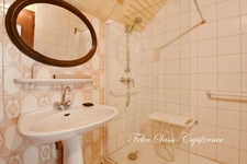 Viella, charming 7-room village house with great potential and panoramic views!