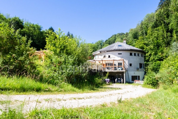 Saint-Cassin 73160 – Environ 270 m² habitables, 4 logements indépendants, 150 m² de potentiel supplémentaire. Un bien unique aux perspectives exceptionnelles.