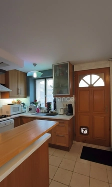 T3 Rez-de-Jardin 57 m² – Terrasse 60 m², Parking couvert, Cave 26 m² – À 5 min de Voiron
