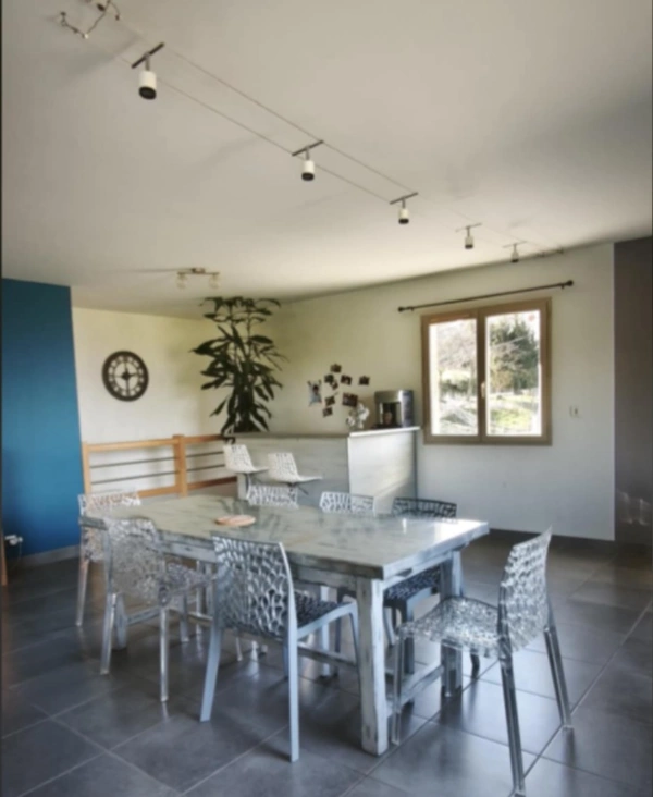 Maison familiale 157 m² – Vue montagnes – Terrain 5 600 m² avec piscine et terrain de pétanque