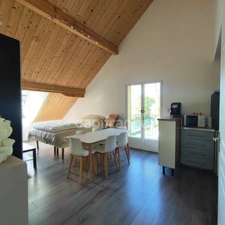🏡 CHANAZ – Propriété de caractère en bord de canal – 4 logements indépendants – 289 m² habitables sur 5 800 m² de terrain boisé Ensemble Immobilier Unique CHANAZ 