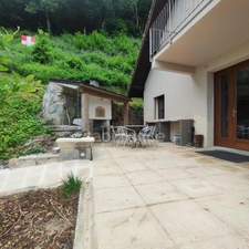 🏡 CHANAZ – Propriété de caractère en bord de canal – 4 logements indépendants – 289 m² habitables sur 5 800 m² de terrain boisé Ensemble Immobilier Unique CHANAZ 