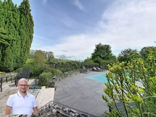 SAINT-GENIS-LES-VILLAGES – Un cadre de vie rare entre nature, calme absolu et panorama d’exception propriété atypique sur 10000m2 de terrain. 