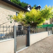 🏡 CHANAZ – Propriété de caractère en bord de canal – 4 logements indépendants – 289 m² habitables sur 5 800 m² de terrain boisé Ensemble Immobilier Unique CHANAZ 