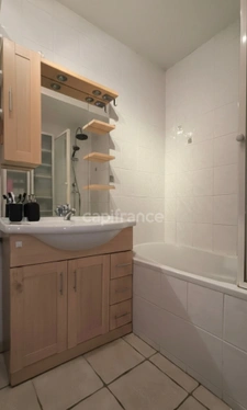 T3 Rez-de-Jardin 57 m² – Terrasse 60 m², Parking couvert, Cave 26 m² – À 5 min de Voiron