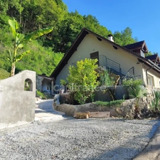 🏡 CHANAZ – Propriété de caractère en bord de canal – 4 logements indépendants – 289 m² habitables sur 5 800 m² de terrain boisé Ensemble Immobilier Unique CHANAZ 