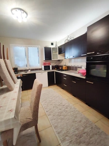 NEVERS – FULLY RENOVATED 80 SQM APARTMENT WITH COVERED TERRACE – IDEAL FOR INVESTORS  