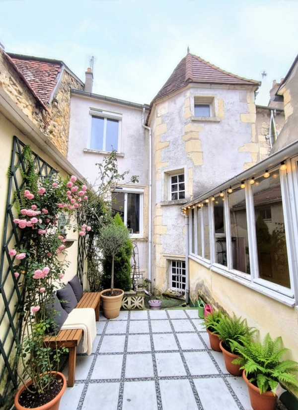  Maison familiale de caractère au cœur de Nevers – Terrasses, volumes et histoire ( 58 ) SOUS OFFRE