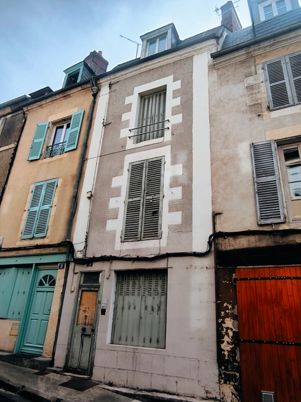 IMMEUBLE DE RAPPORT – 4 LOGEMENTS – NEVERS CENTRE – FORT POTENTIEL APRÈS RÉNOVATIONe 5 pièces NEVERS (58)