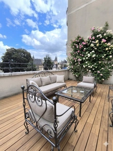 "Appartement 91 m² avec Terrasse exceptionnelle de 150 m² – " Une Maison dans le Ciel " - Plein Centre Nevers 
