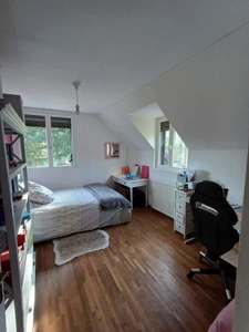 Propriété de charme avec installations équestres sur plus de 3 500 m² à Plailly (60)