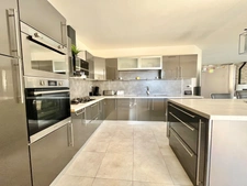 Contemporary house for sale LE MUY (83)