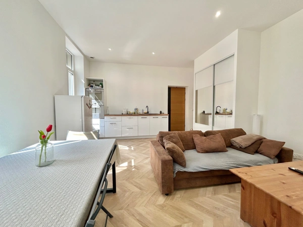 T3 73M2 RÉNOVÉ - PLEIN SUD - MAISON BOURGEOISE - LE MUY 