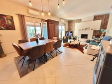 VILLA RÉNOVÉ DE 127m2  - PISCINE - GARAGE - GRAND TERRAIN 