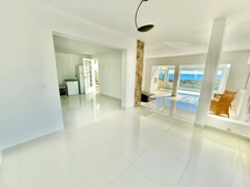 SAINT AYGULF - QUARTIER PRISE - VUE IMPRENABLE - GARAGES - PISCINE 