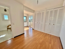 SAINT AYGULF - QUARTIER PRISE - VUE IMPRENABLE - GARAGES - PISCINE 