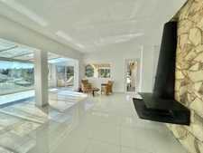 SAINT AYGULF - QUARTIER PRISE - VUE IMPRENABLE - GARAGES - PISCINE 