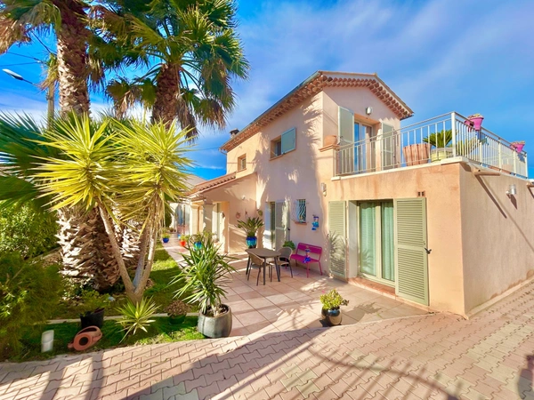 Maison à vendre 6 pièces SAINT AYGULF (83)