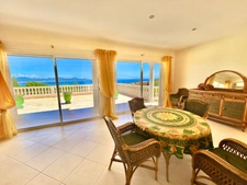 Villa d’Exception à Saint-Aygulf – Vue Mer Panoramique & Cadre Unique