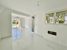 SAINT AYGULF - QUARTIER PRISE - VUE IMPRENABLE - GARAGES - PISCINE 