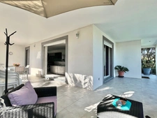 Contemporary house for sale LE MUY (83)