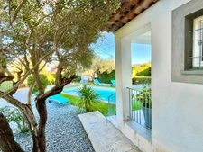 Contemporary house for sale LE MUY (83)