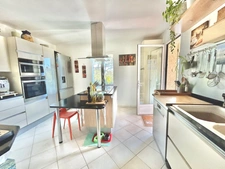 VILLA RÉNOVÉ DE 127m2  - PISCINE - GARAGE - GRAND TERRAIN 