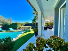 Contemporary house for sale LE MUY (83)