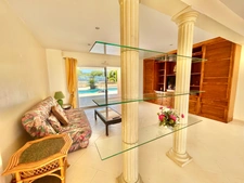 Villa d’Exception à Saint-Aygulf – Vue Mer Panoramique & Cadre Unique