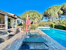 VILLA RÉNOVÉ DE 127m2  - PISCINE - GARAGE - GRAND TERRAIN 